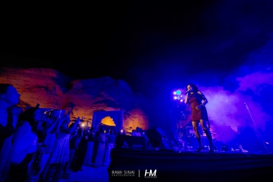 DESERT NIGHT הבורסה לניירות ערך חגי מגידו HM הפקות אירוע במדבר מכלאות הגמלים ריטה הופעה חיה