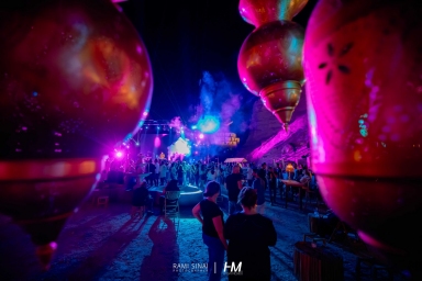 DESERT NIGHT הבורסה לניירות ערך חגי מגידו HM הפקות אירוע במדבר מכלאות הגמלים ריטה הופעה חיה