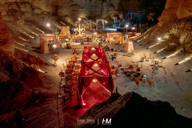 DESERT NIGHT הבורסה לניירות ערך חגי מגידו HM הפקות אירוע במדבר מכלאות הגמלים ריטה הופעה חיה